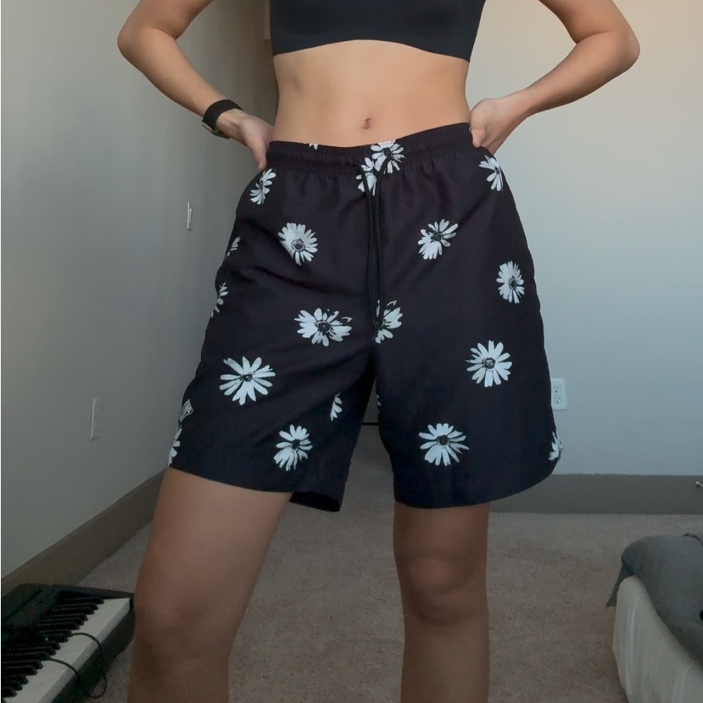 Pacsun Black & white daisy print swim shorts
